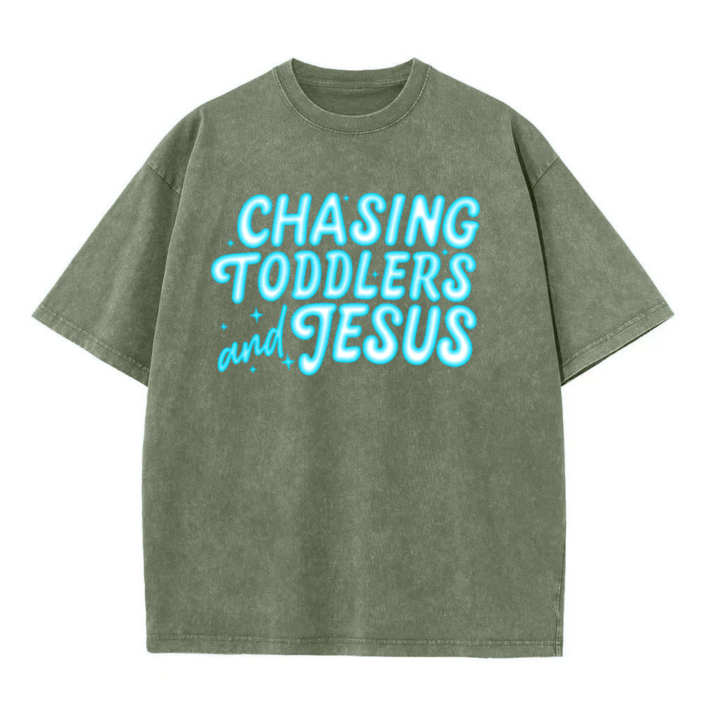 Christianartworkshop T-shirt unisex lavata con scritta "Chasing Toddlers and Jesus Bubble Letter Star Accent". - Verde militare - 5XL - image 11