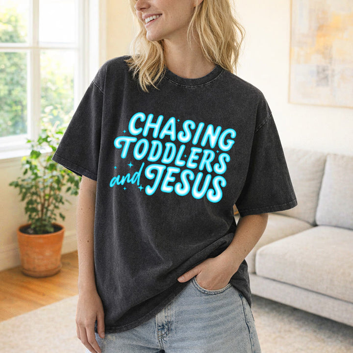 Christianartworkshop T-shirt unisex lavata con scritta "Chasing Toddlers and Jesus Bubble Letter Star Accent". - image 7