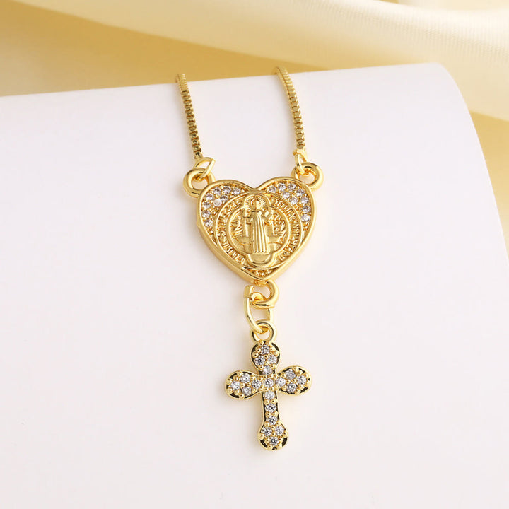 Collana con cuore e croce della Madonna e di San Benedetto tempestata di zirconi, realizzata Christianartworkshop : la grazia divina da indossare tutti i giorni. - San Benedetto - image 4