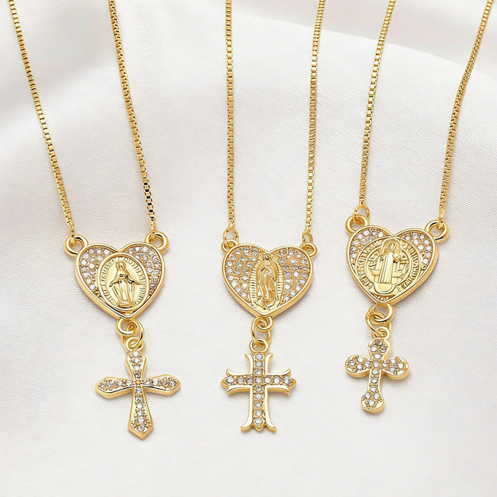 Christianartworkshop Collana con cuore e croce della Madonna e di San Benedetto tempestata di zirconi: la grazia divina da indossare tutti i giorni. - image 2
