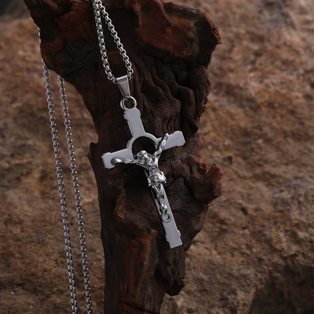 Christianartworkshop Collana con crocifisso in metallo lucido: un simbolo indossabile di grazia divina e protezione. - Nero - image 3