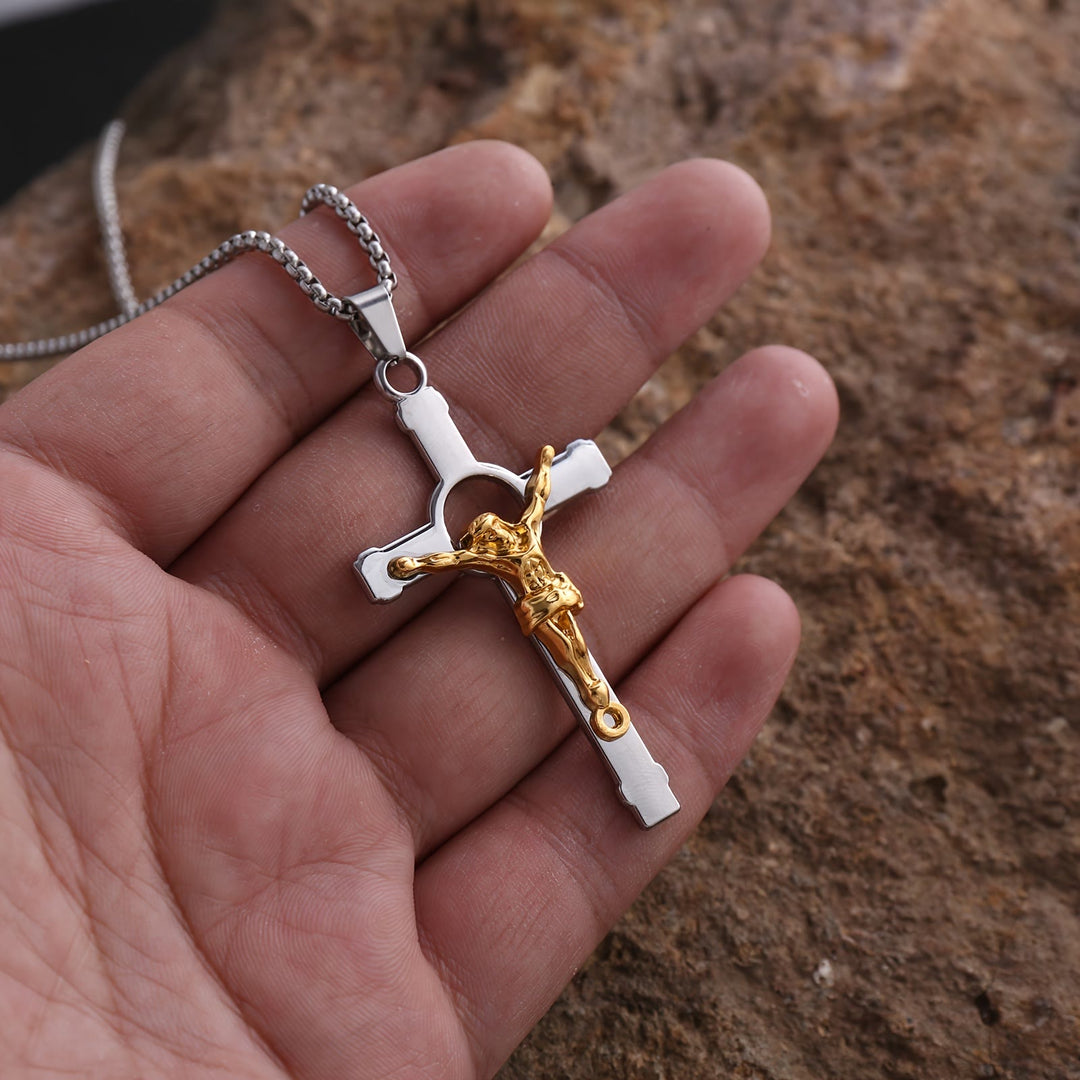 Christianartworkshop Collana con crocifisso in metallo lucido: un simbolo indossabile di grazia divina e protezione. - image 2
