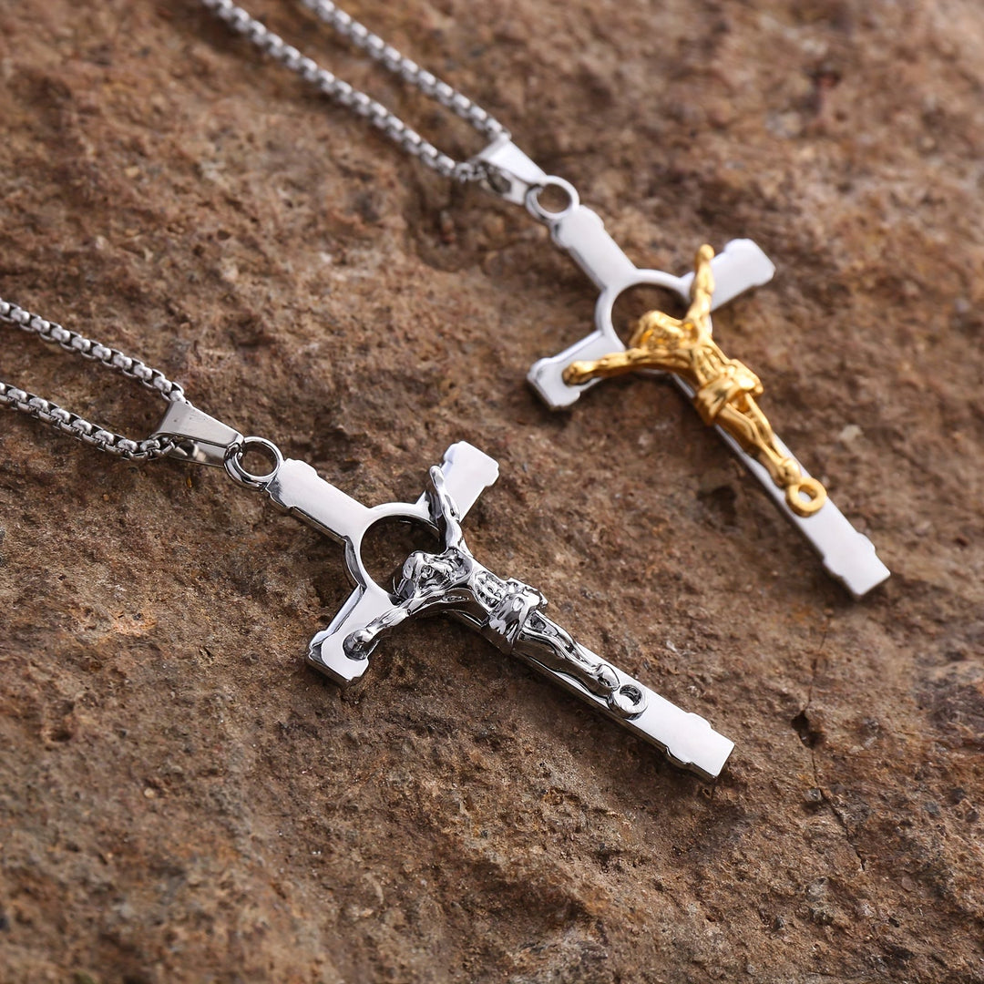 Christianartworkshop Collana con crocifisso in metallo lucido: un simbolo indossabile di grazia divina e protezione. - image 0