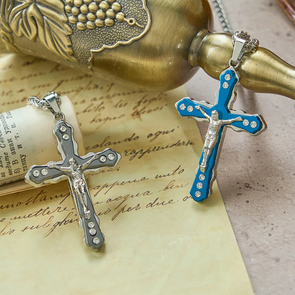 Christianartworkshop Collana con crocifisso scolpito nei dettagli blu/argento: un accessorio sacro per la devozione. - image 0