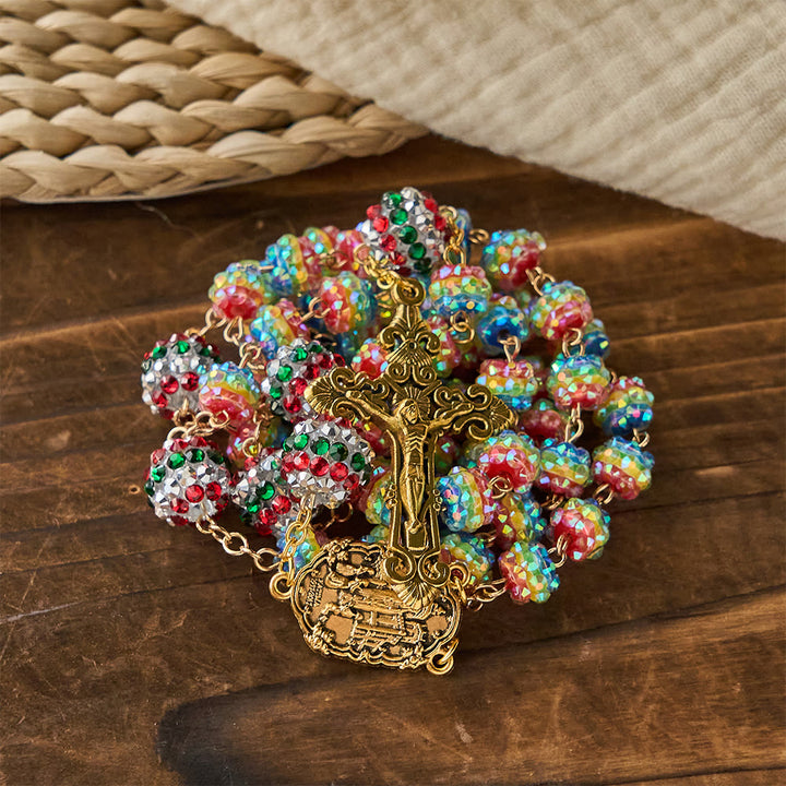 Rosario natalizio con perline arcobaleno e croce dorata Christianartworkshop : devozione e fede vibrante. - Rosario di Natale con perline arcobaleno - image 0