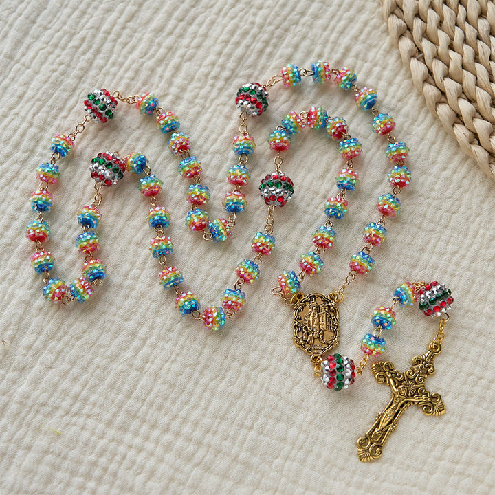 Rosario natalizio con perline arcobaleno e croce dorata Christianartworkshop : devozione e fede vibrante. - image 2