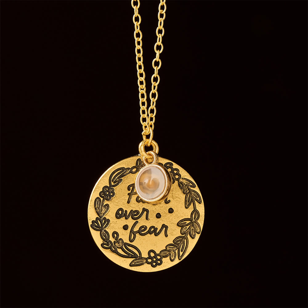 Christianartworkshop Collana con semi di senape "Fede contro la paura": un simbolo di coraggio e piccola fede - image 1
