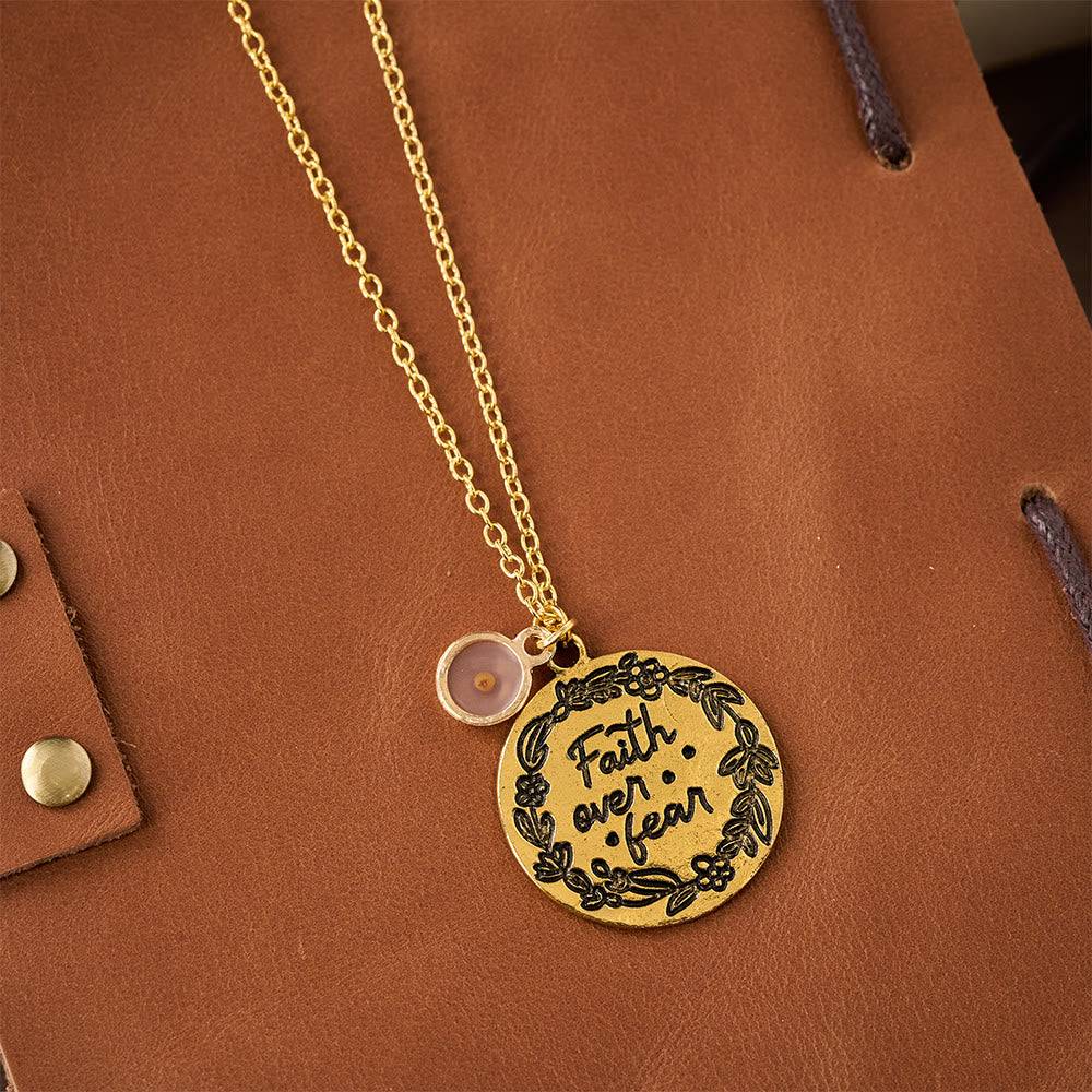 Christianartworkshop Collana con semi di senape "Fede contro la paura": un simbolo di coraggio e piccola fede - La fede vince sulla paura. - image 0