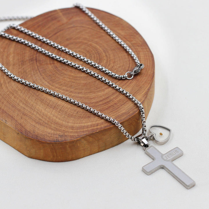 Christianartworkshop Collana con croce in grani di senape incisa con l'immagine di Gesù: simbolo dell'amore di Cristo e della forza della fede. - image 7