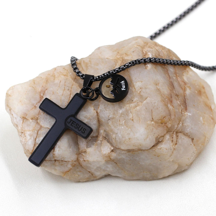 Christianartworkshop Collana con croce in grani di senape incisa con l'immagine di Gesù: simbolo dell'amore di Cristo e della forza della fede. - image 3