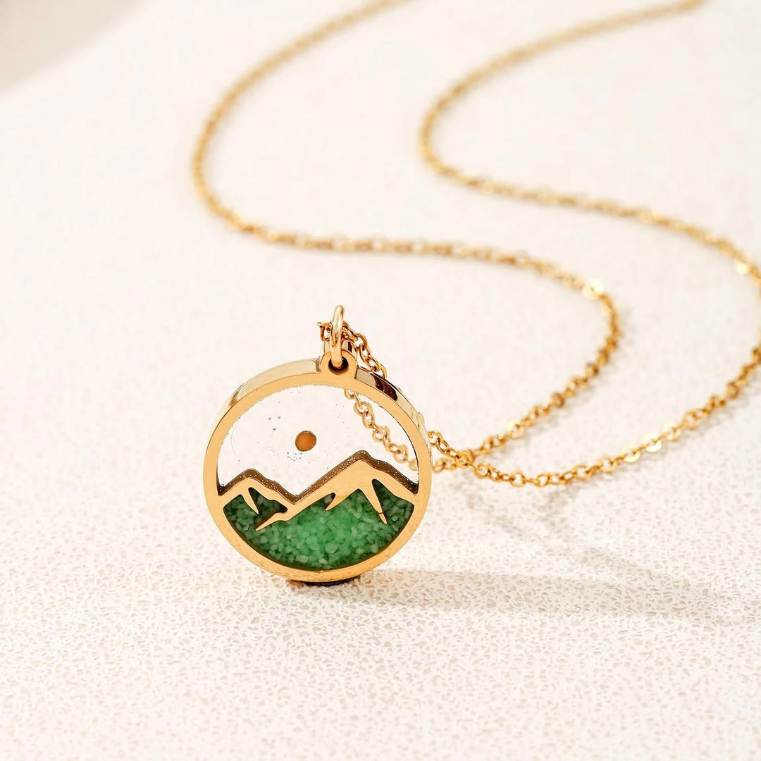 Christianartworkshop Collana con montagna di semi di senape fosforescenti: un simbolo della luce della fede nell'oscurità - Verde - image 0