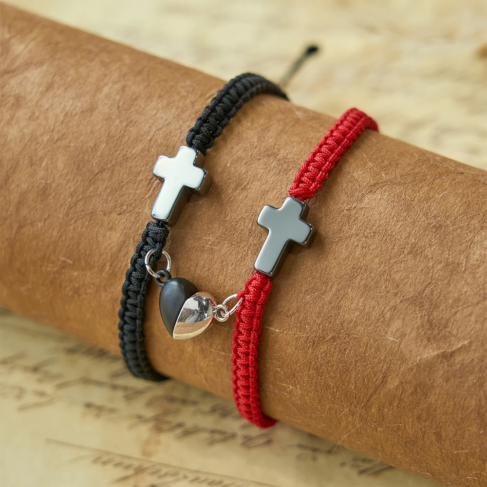 Christianartworkshop Set di braccialetti magnetici con cuore e croce: simbolo di unione sacra e amore duraturo. - image 1