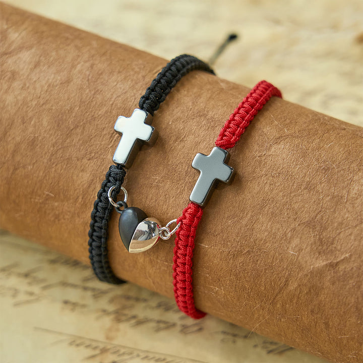 Christianartworkshop Set di braccialetti magnetici con cuore e croce: simbolo di unione sacra e amore duraturo. - image 1