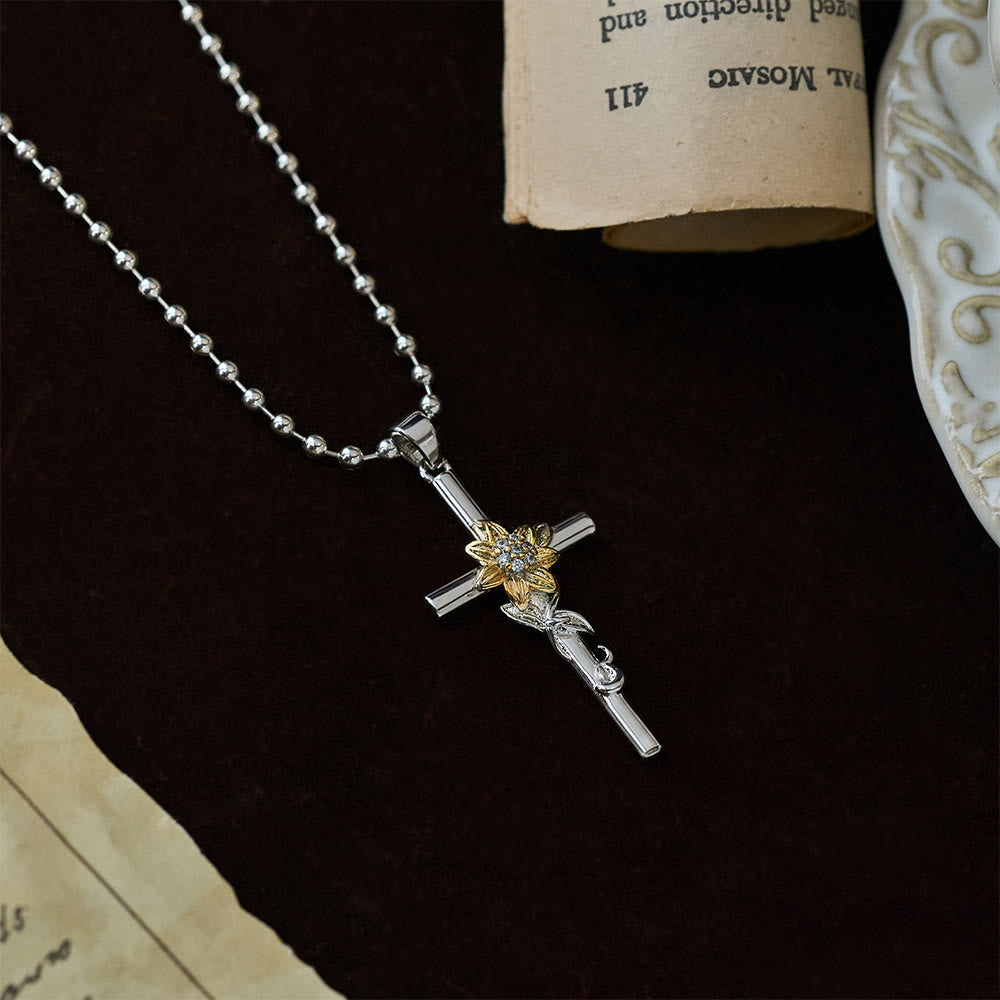 Christianartworkshop Collana con ciondolo a croce color argento con dettagli floreali e foglie dorati - image 1