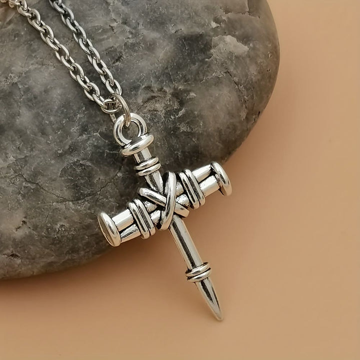 Christianartworkshop Collana con croce a chiodi: simbolo di forza sacra e redenzione - image 2