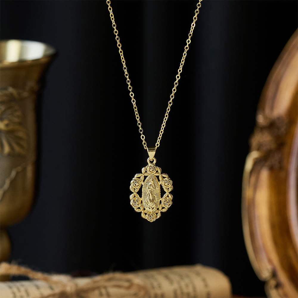 Christianartworkshop Collana con ciondolo della Madonna adornata di rose: simbolo di grazia sacra e protezione. - image 1