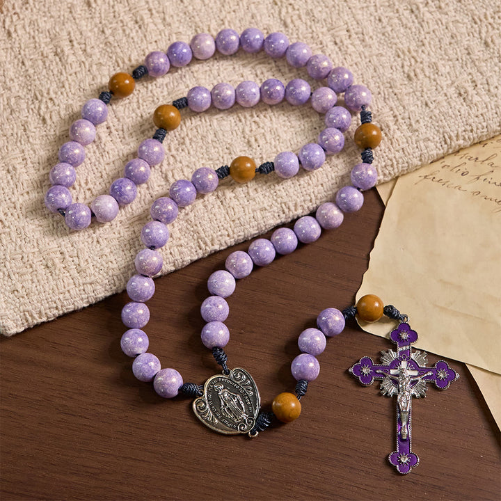 Christianartworkshop Rosario devozionale in vetro viola con medaglia e crocifisso della Madonna. - image 3