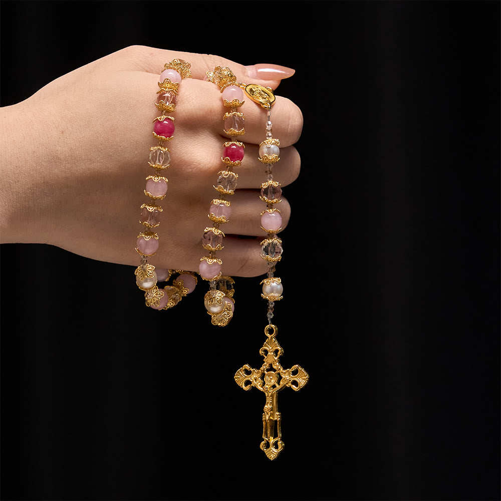Christianartworkshop Rosario devozionale in vetro rosa con medaglia della Madonna e crocifisso: amore sacro intessuto in un'elegante lavorazione artigianale. - image 1