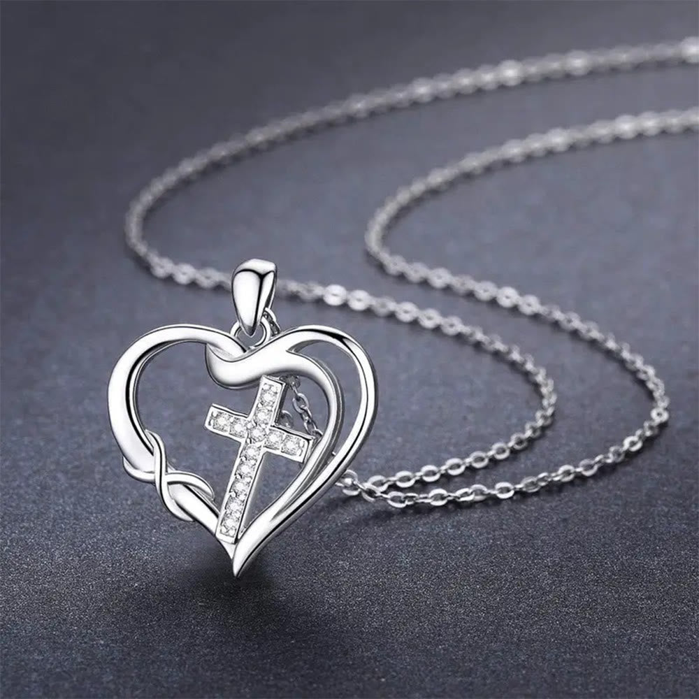 Christianartworkshop Collana Cuore e Croce: Devozione ed Eleganza senza tempo - image 3