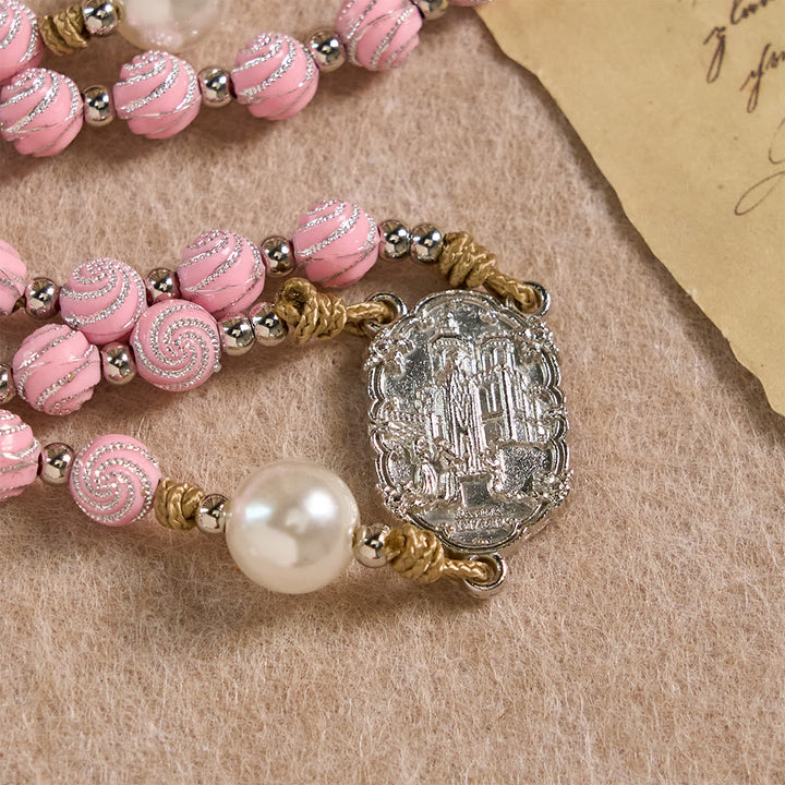 Christianartworkshop Rosario di petali di rosa colmo di grazia: un simbolo sacro per la preghiera e la riflessione. - image 6