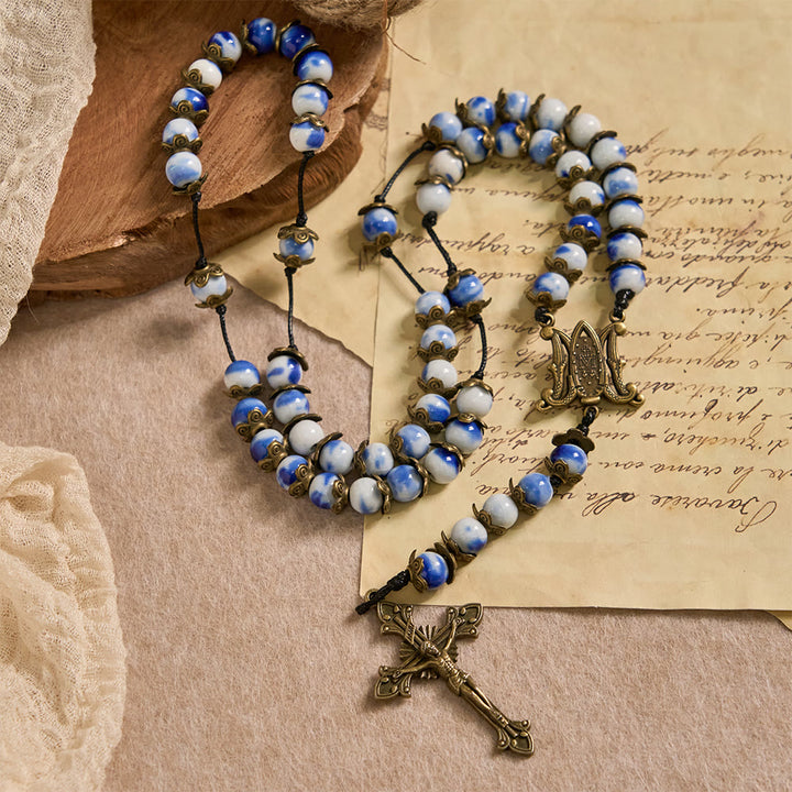 Christianartworkshop Rosario con perline blu e bianche e medaglia miracolosa: un simbolo di intercessione celeste. - image 2