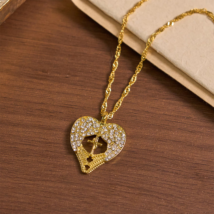 Collana con croce a cuore tempestata di zirconi e ali d'angelo Christianartworkshop : simbolo di amore e grazia divini. - image 6