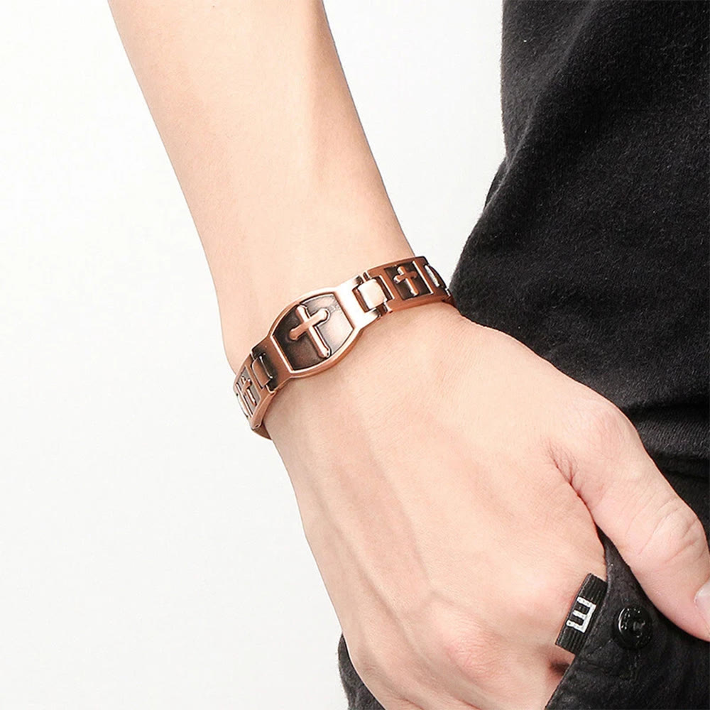 Christianartworkshop Bracciale a maglie con croce incisa: simbolo di forza divina e fede. - image 3