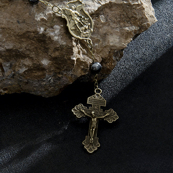 Ciondolo a forma di auto in ematite con medaglia di San Michele e crocifisso, realizzato Christianartworkshop : un dono di protezione e forza divina. - image 3