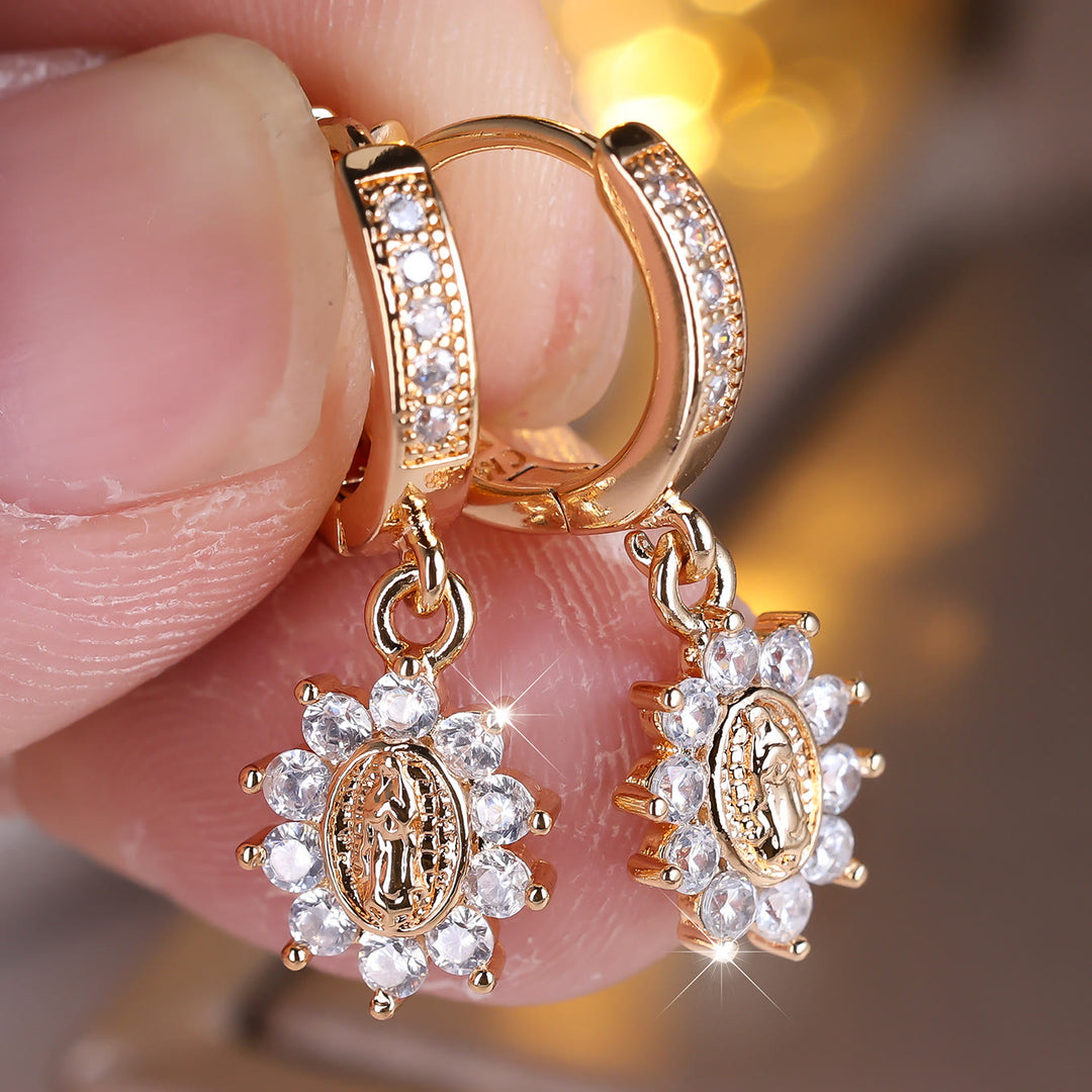 Christianartworkshop Orecchini a cerchio Our Lady con pavé di zirconi e medaglione a raggiera - image 1