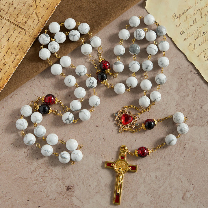 Christianartworkshop Rosario bianco turchese con decorazioni di perline di vetro rosse e nere e crocifisso del Sacro Cuore. - image 3