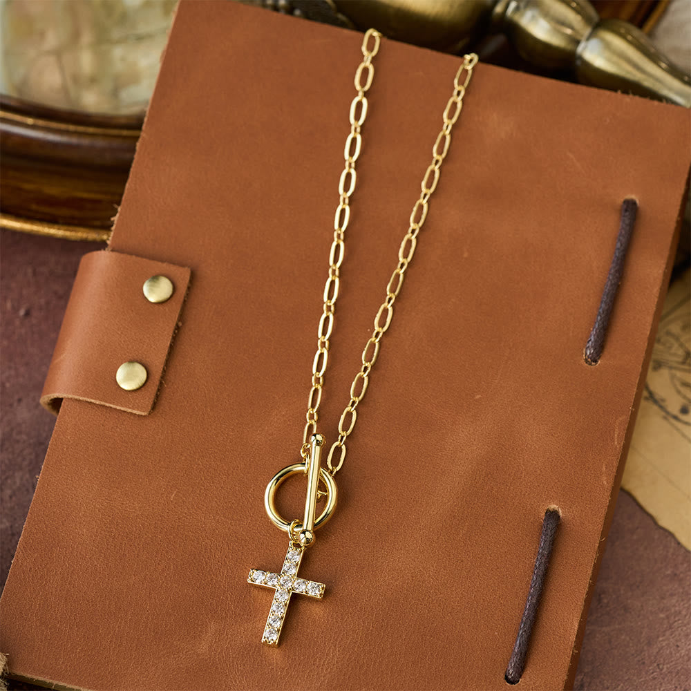 Christianartworkshop Collana con croce a moschettone e pavé di zirconi: simbolo di fede sacra e grazia senza sforzo - image 3