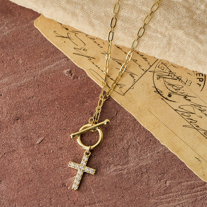 Christianartworkshop Collana con croce a moschettone e pavé di zirconi: simbolo di fede sacra e grazia senza sforzo - image 2