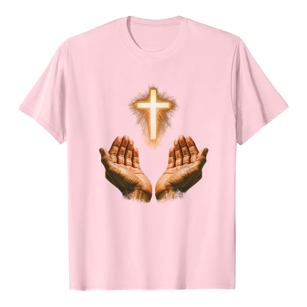 Christianartworkshop Maglietta premium con la croce di Gesù tra le mani - Rosa - 2XL - image 1
