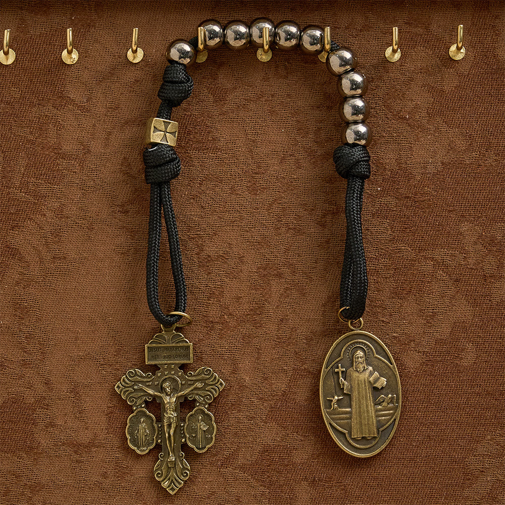 Christianartworkshop Rosario tascabile di San Benedetto in paracord: emblema di fede incrollabile e protezione. - image 3