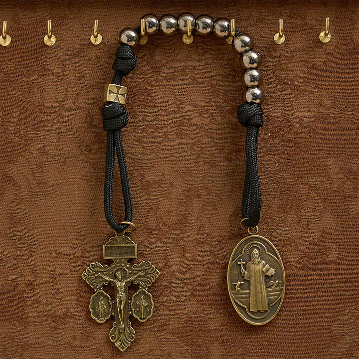 Christianartworkshop Rosario tascabile di San Benedetto in paracord: emblema di fede incrollabile e protezione. - image 3