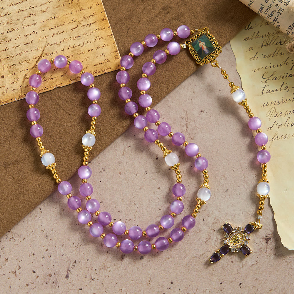 Christianartworkshop Rosario con perle viola occhio di gatto e crocifisso decorato: emblema di guida divina e grazia mariana. - image 3