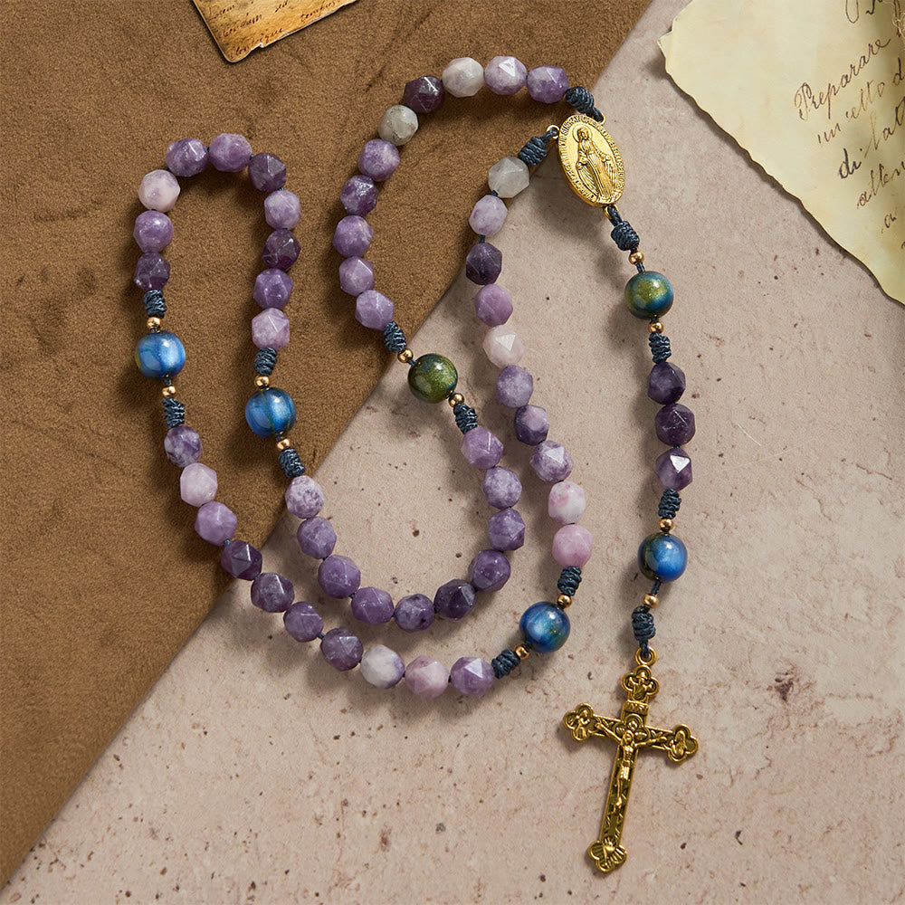Christianartworkshop Rosario in lepidolite viola con taglio a diamante: emblema di pace divina e grazia mariana. - Nostra Signora e il Crocifisso - image 0