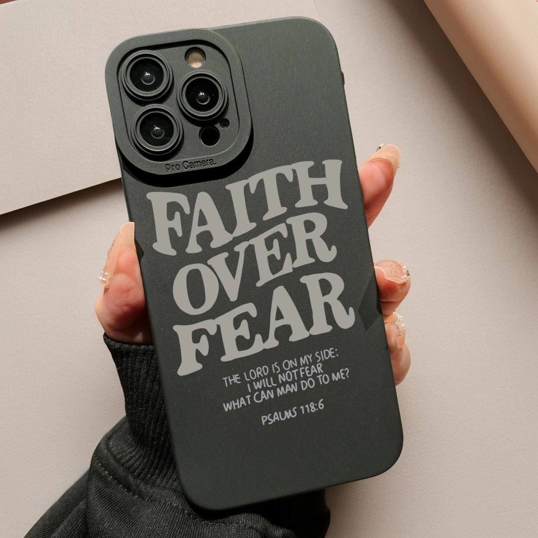 Christianartworkshop Custodia per cellulare "Faith Over Fear": una testimonianza di coraggio e forza divina per l'uso quotidiano. - image 3