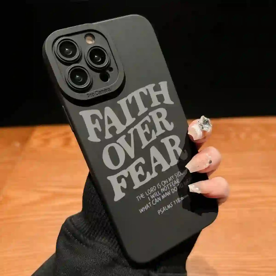 Christianartworkshop Custodia per cellulare "Faith Over Fear": una testimonianza di coraggio e forza divina per l'uso quotidiano. - image 2