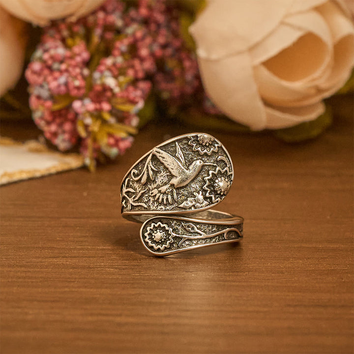 Anello regolabile con colibrì e spirito santo Christianartworkshop : emblema di grazia divina e gioia naturale. - Adatto alle taglie americane 6-9 - image 0
