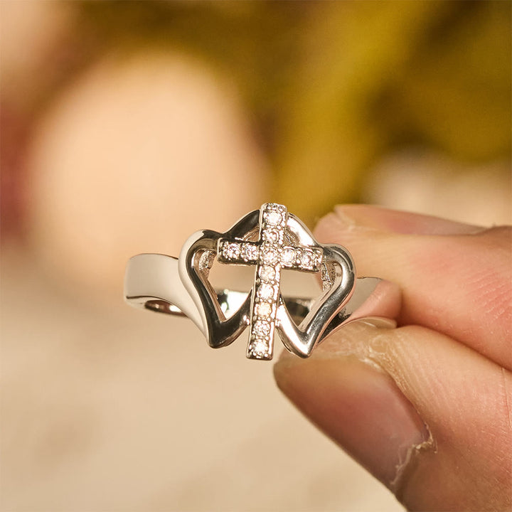 Christianartworkshop Anello con croce a due cuori finemente lavorato: emblema di forza spirituale e fede incrollabile - image 2