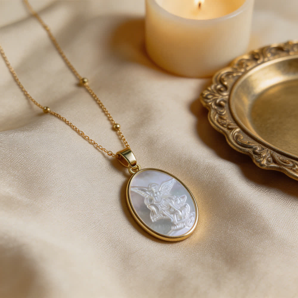 Christianartworkshop Collana con perle bianche naturali raffiguranti il ​​Sacro Cuore, Gesù, la Madonna e San Michele. - image 10