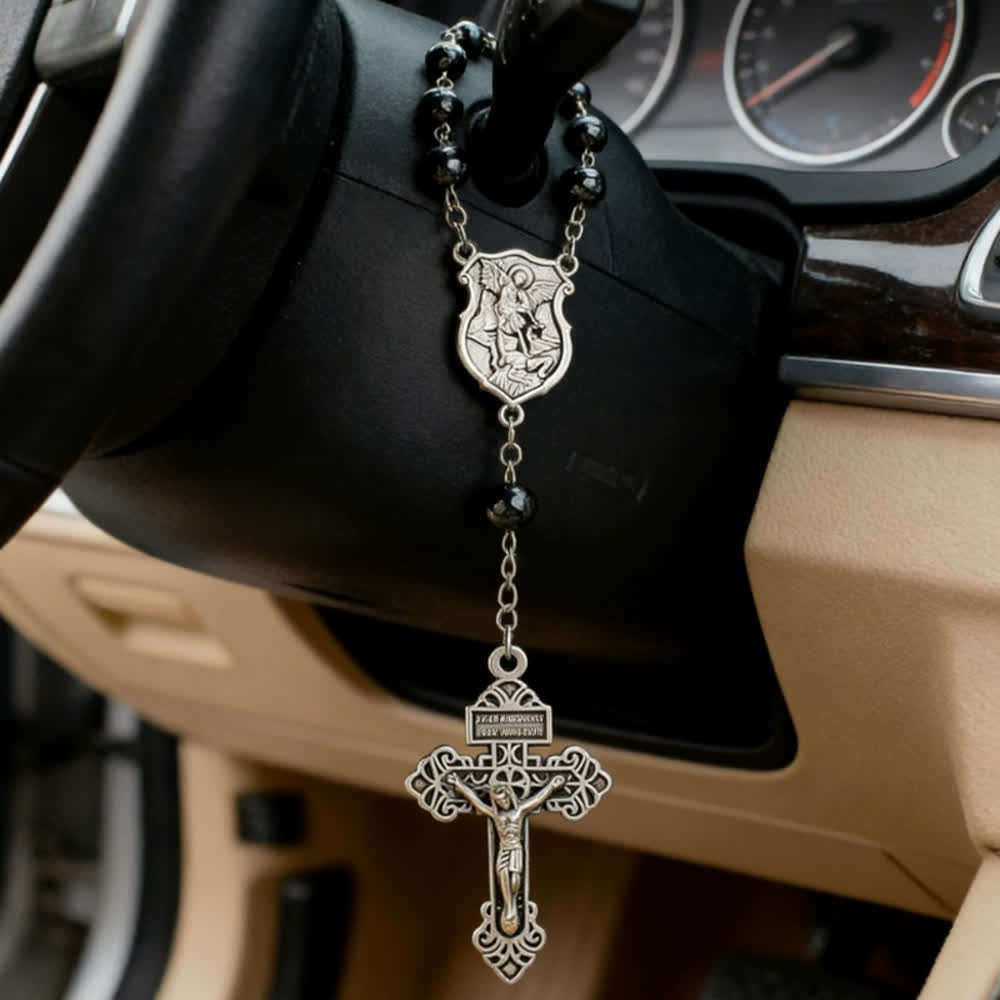 Ciondolo a forma di auto in ematite con medaglia di San Michele e crocifisso, realizzato Christianartworkshop : un dono di protezione e forza divina. - image 5