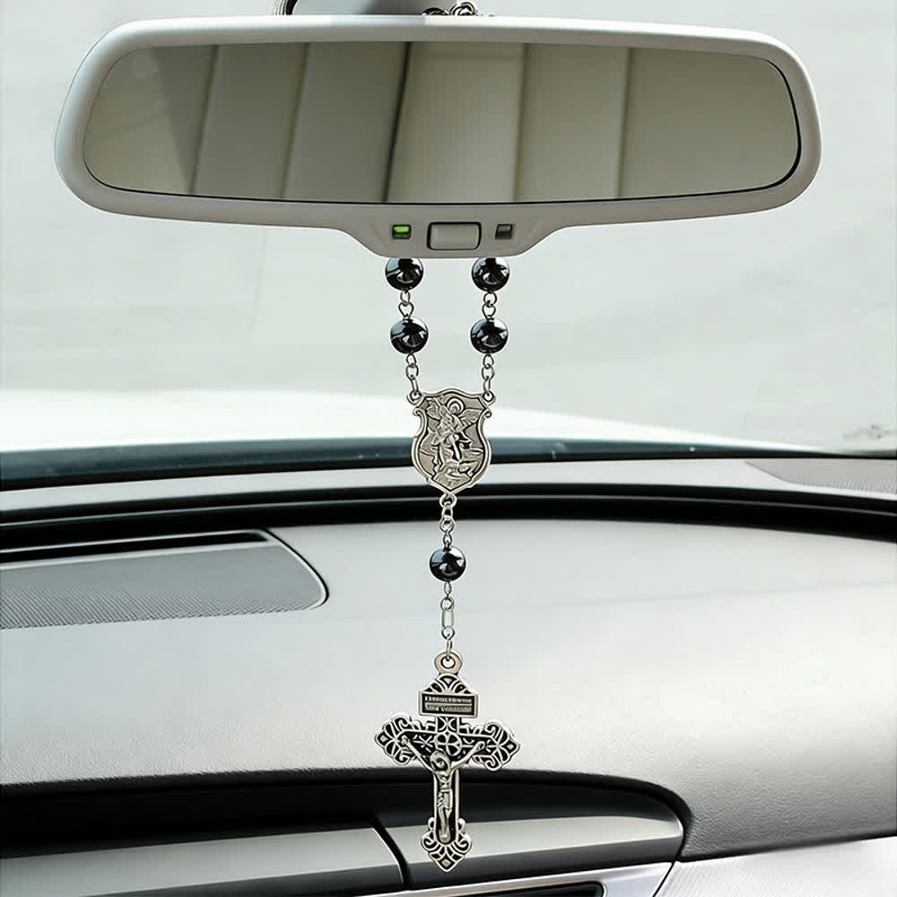 Ciondolo a forma di auto in ematite con medaglia di San Michele e crocifisso, realizzato Christianartworkshop : un dono di protezione e forza divina. - image 9
