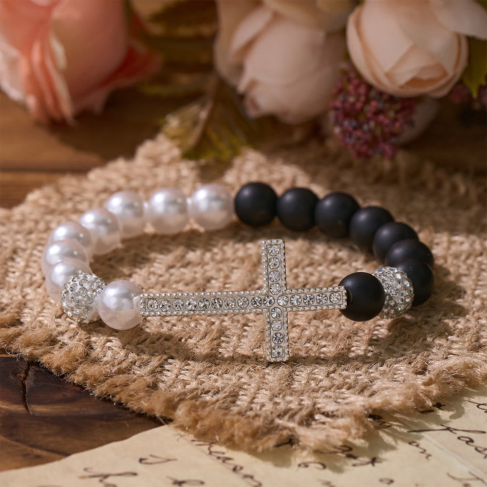 Christianartworkshop Set di braccialetti a croce in due pezzi con perline bianche e nere: emblema di purezza divina e redenzione. - image 3
