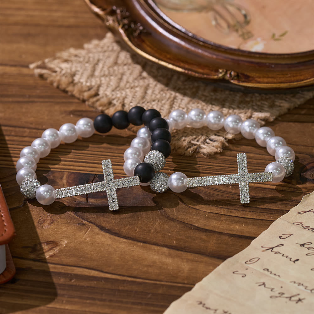 Christianartworkshop Set di braccialetti a croce in due pezzi con perline bianche e nere: emblema di purezza divina e redenzione. - Set di 2 - image 0