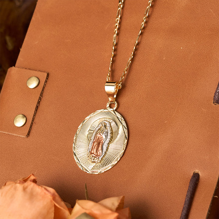 Christianartworkshop Collana con medaglione ovale della Vergine Maria in quattro stili diversi: un simbolo di benedizione celeste. - image 16