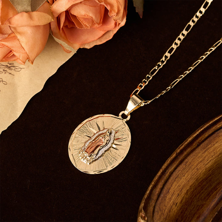 Christianartworkshop Collana con medaglione ovale della Vergine Maria in quattro stili diversi: un simbolo di benedizione celeste. - image 11