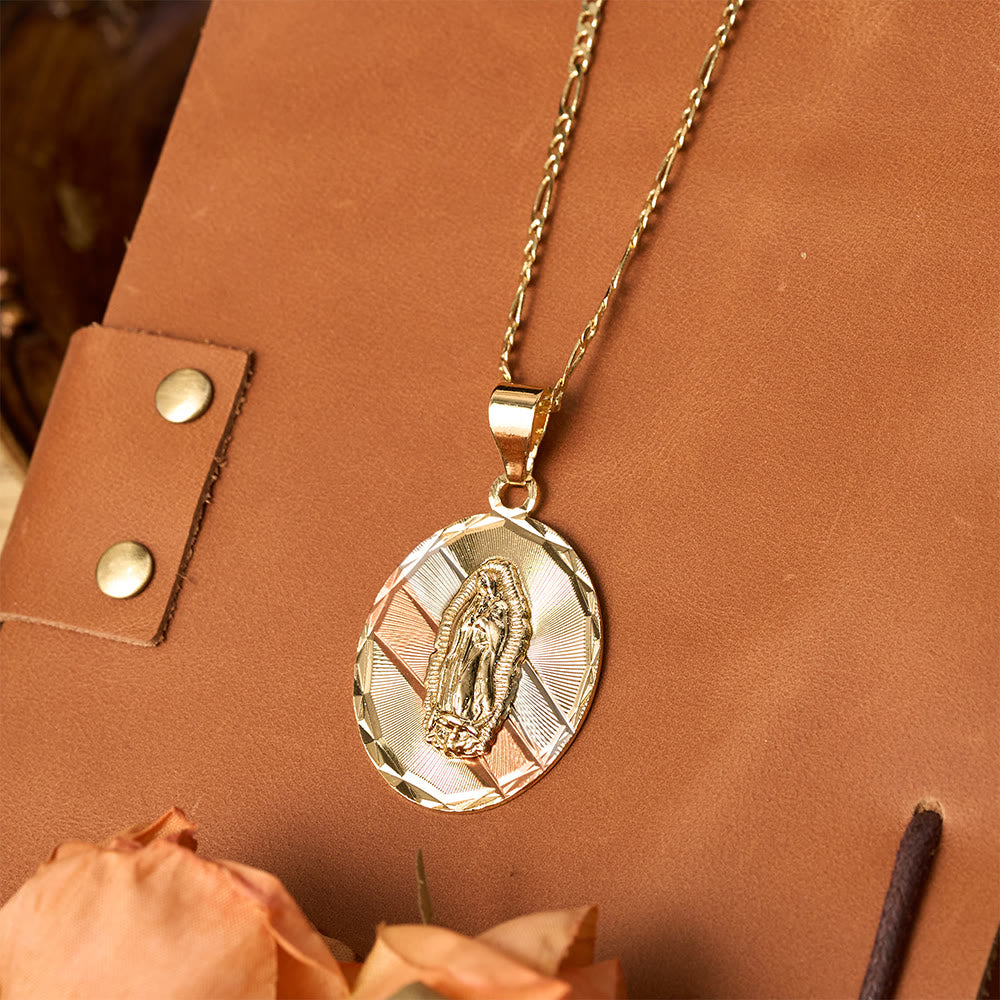 Christianartworkshop Collana con medaglione ovale della Vergine Maria in quattro stili diversi: un simbolo di benedizione celeste. - image 4