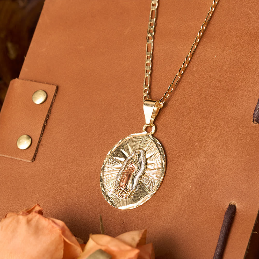 Christianartworkshop Collana con medaglione ovale della Vergine Maria in quattro stili diversi: un simbolo di benedizione celeste. - image 12